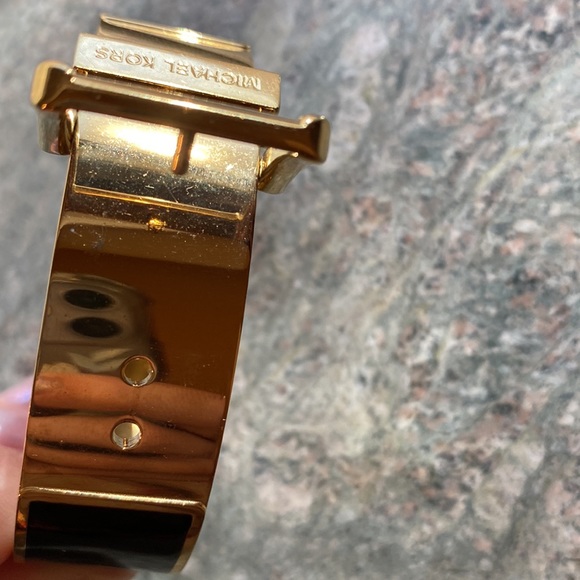 Michael Kors ADJUSTABLE SIZE Wide Buckle Bangle Gold SS, enamel - Picture 12 of 15